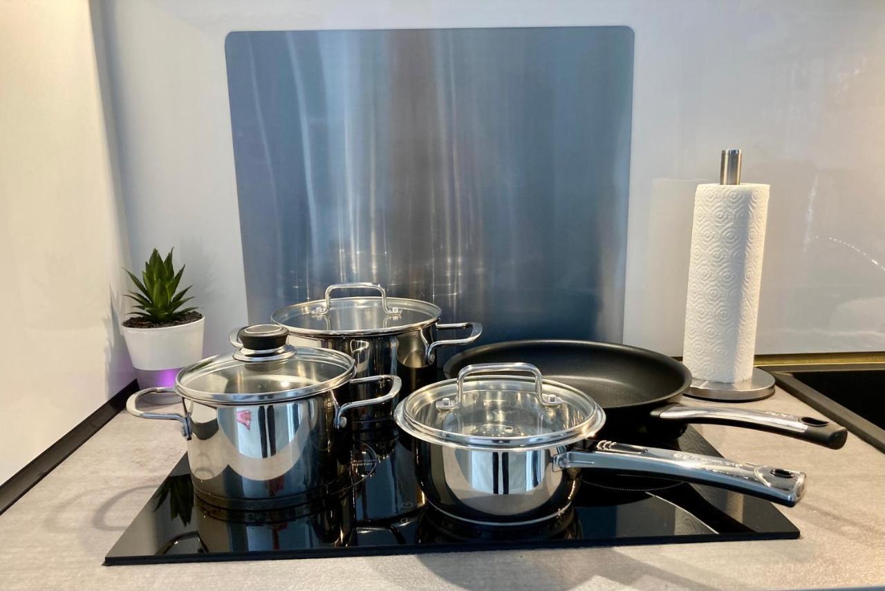 Living At Saarpartments -Adults Only- 2 Bedroom, Netflix - Business & Holiday Apartments For Long- And Short Term Stay, 3 Min To Train Station, Secure E-Bike Parking! Saarbrücken Exterior foto